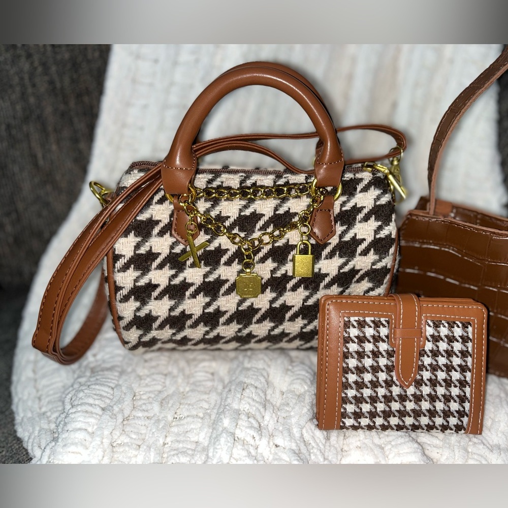 Brown purses and wallet - Picture 2 of 12